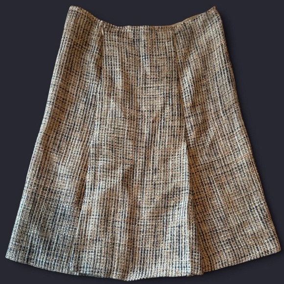 Prada Wool/Alpaca Blend Tweed Pleated Knee Length Skirt (US 4-6/IT 42) - Picture 3 of 8